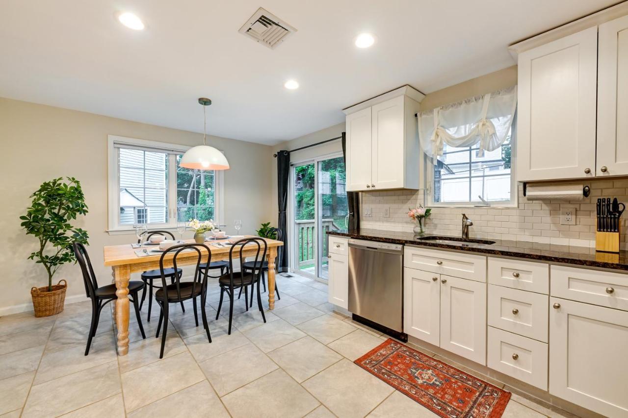 Vacation Less Than 1 Mi To Downtown! Apartment *