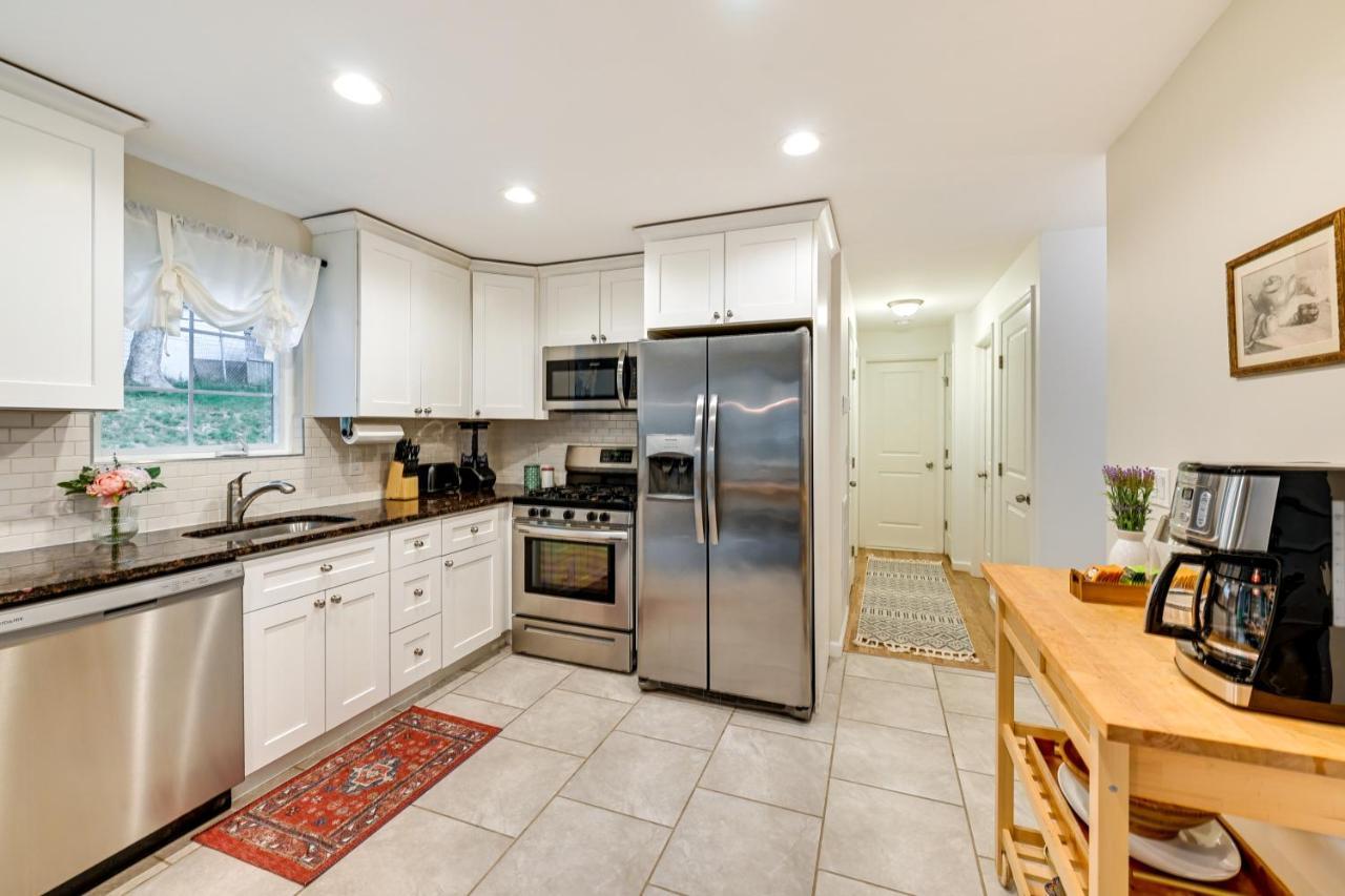 Vacation Less Than 1 Mi To Downtown! Apartment